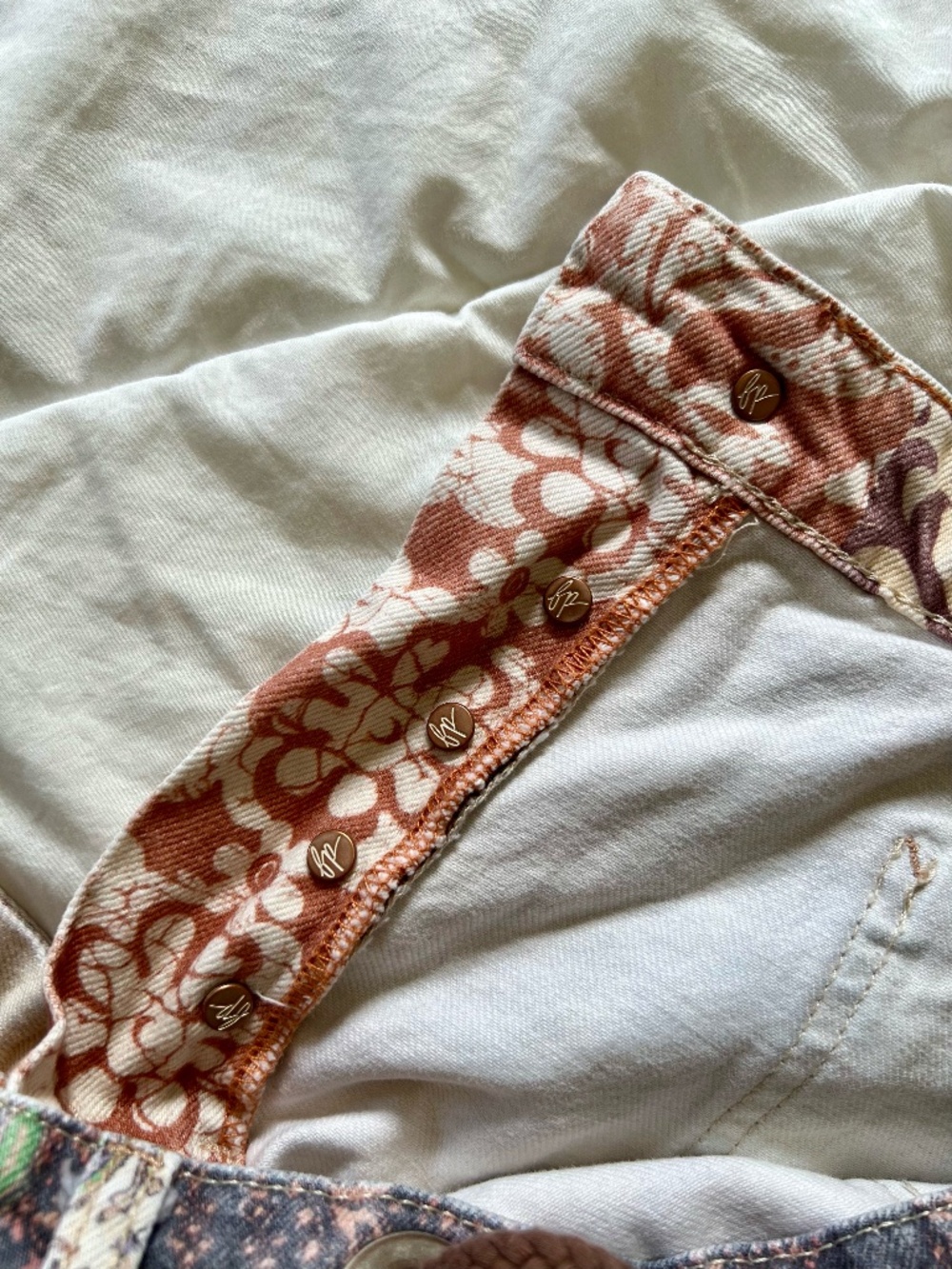 Free People Moxie Printed Brown Combo / Brn Motif Pull-On Barrel Jeans W 27 S - Picture 8 of 16